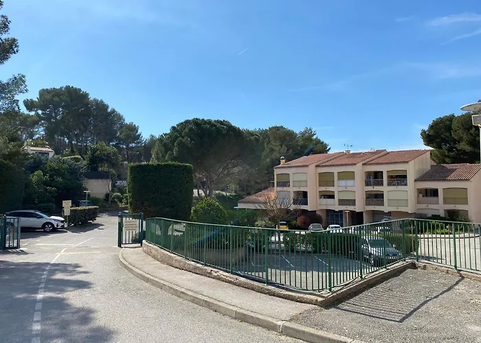 Sanary Bandol Piscine Plage Calme