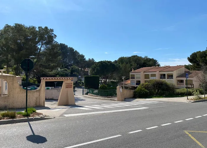 Sanary Bandol Piscine Plage Calme